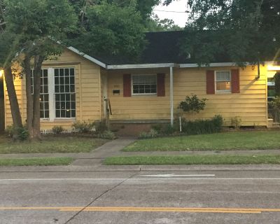 3 Bedroom 2BA 1450 ft Pet-Friendly Single Family Home For Rent in Lafayette, LA