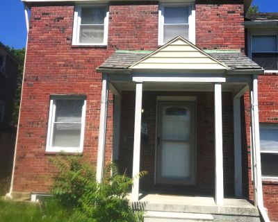 5 Bedroom 2BA Townhouse For Rent in Baltimore, MD