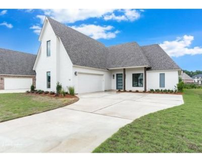 4 Bedroom 3BA 2217 ft² Residential For Sale in Benton, LA