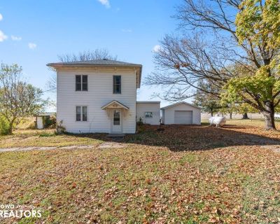 3 Bedroom 1BA 1728 ft Single Family House For Sale in Batavia, IA