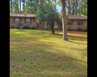 3 Bedroom 2BA 1768 ft Single Family House For Sale in Hazlehurst, MS