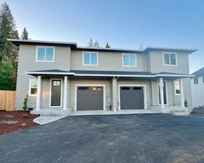 3 Bedroom 2.5BA 1650 ft Apartment For Rent in Sandy, OR