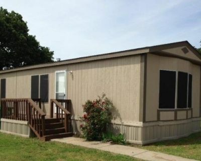 2 Bedroom 2BA 924 ft Mobile Home For Rent in Denton, TX