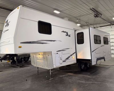 2004 Northwood Arctic Fox 275L