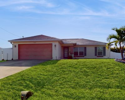 3 Bedroom 2BA Pet-Friendly Getaway Vacation Rental in Poolside Serenity, Cape Coral, FL