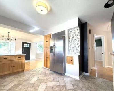 3 Bedroom 1BA 1166 ft Pet-Friendly Apartment For Rent in Wauwatosa, WI