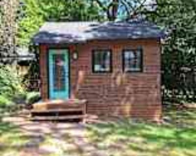 1BA 150 ft² House For Rent in Atlanta, GA 1684 Sylvan Rd SW #2