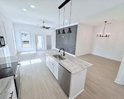 3 Bedroom 2BA 1350 ft Apartment For Rent in Lafayette County, LA