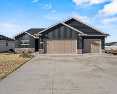 2 Bedroom 2BA 1697 ft Single Family House For Sale in De Pere, WI