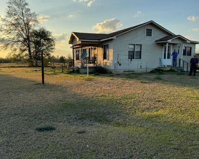 6 Bedroom 3BA 2266 ft Single Family Home For Sale in Cottondale, FL