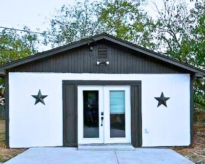 Homads House (Has a House). Room in the 1 Bedroom 1BA Pet-Friendly House For Rent in Little...