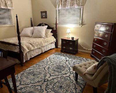 Private room with own bathroom in a House with 1 roomie, Lancaster, PA 17601