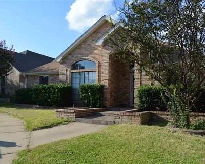 3 Bedroom 2BA 1618 ft Single Family House For Rent in Paris, TX