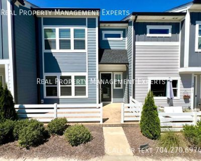 3 Bedroom 2BA 1720 ft Pet-Friendly Townhouse For Rent in Mooresville, NC