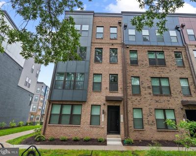 3 Bedroom 2BA 2344 ft Condo For Sale in Chantilly, VA