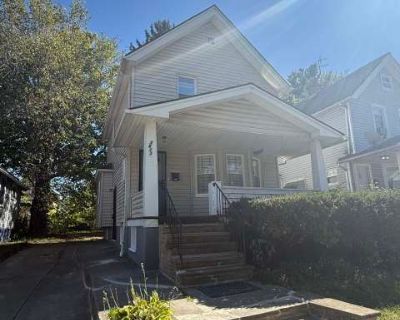 3611 E 103rd St. Arts and culture along with gorgeous views of Lake Erie make Cleveland a fun place to call home . Patio / balcony Hardwood floors Pet friendly Unit Amenities hardwood floors patio / balcony Property Amenities pet friendly. 3 Bedroom. 1 Bathroom. 922 ft