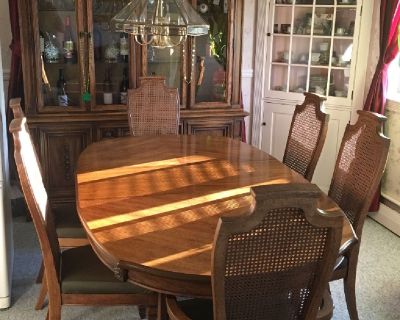 Table & chairs w/ China Hutch