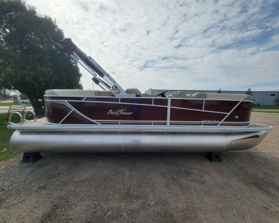 Condition: New, Make: SunChaser, Model: Geneva Cruise 22 LR DH, Year: 2022, Dealer: Ken's Sports, Phone: 844-703-7668. NEW REPO TRI-TOON - FULL MECHANICAL WARRANTY - NO COSMETIC WARRANTY!! NEW REPO TRI-TOON - FULL MECHANICAL WARRANTY - NO COSMETIC WARRANTY! THIS NEW PONTOON PACKAGE INCLUDES: 2022 SUNCHASER GENEVA 22 LR DH, (BURGANDY) MERCURY 115 ELPTCT 4S EFI, OR UPGRADE TO A MERCURY 150L 4S OU...