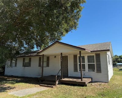3 Bedroom 2BA 1152 ft Single Family House For Sale in Moore Haven, FL