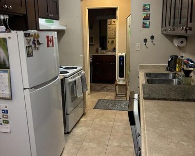 Available Nov 15 or Dec 1 Just over 300 square-foot room for month to month rental in our ground floor apartment in Esquimalt. $900/ month - $450 damage deposit. Includes: - Heat, Hydro, hot water, Wi-Fi - full use of kitchen and bathroom Note: this room has no window Description: - your own entrance - 42