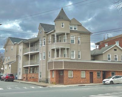 3 Bedroom 1BA 1000 ft Apartment For Rent in Waterbury, CT