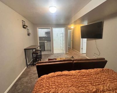 Whole apartment in an apartment, Aurora, CO 80014