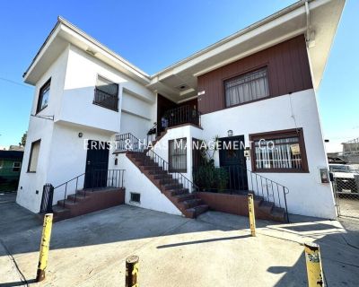 3 Bedroom 2BA 1100 ft Pet-Friendly Apartment For Rent in Long Beach, CA