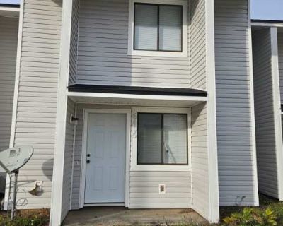 2 Bedroom 1.5BA 1000 ft Apartment For Rent in Callaway, FL