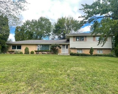 4 Bedroom 3BA 2225 ft Apartment For Rent in Willowbrook, IL