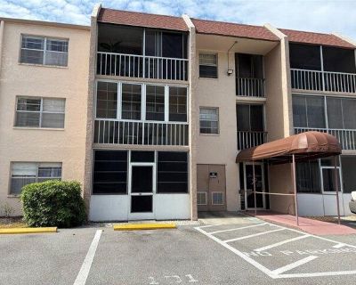 1 Bedroom 1BA Condo For Rent in Venice, FL