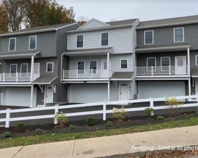 3 Bedroom 2BA 1457 ft Pet-Friendly Townhouse For Rent in Danbury, CT