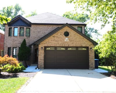 2220 Eastview Drive. Property for Rent in Des Plaines, IL for $5,500 with 4 bedrooms and 2 full baths, 1 half bath. This 3,542 square foot property was built in 1996.. Charming 4-Bedroom Home for Rent in Des Plaines. It is a delightful residence nestled in a tranquil neighborhood. This inviting 4-bedroom, 2-bathroom house offers a perfect blend of comfort and convenience, making it an ideal cho...