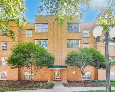 1 Bedroom 1BA 791 ft Condo For Sale in Chicago, IL