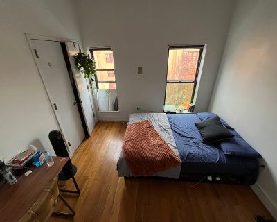 Total rooms: 5. Deposit: $0.00 * Utilities included?: Yes. No preference. Non-smoking. Couples are welcome. Furnishings: Furnished * Living room: No * Broadband included: Yes. Availability Available Dec 15 2025 Minimum term None Maximum term None. Room available in Bushwick (11206 NY) from Dec 15th- Jan 31st. Open to shorter sublet within these dates. Large Private room with semi ensuite 3 mins...