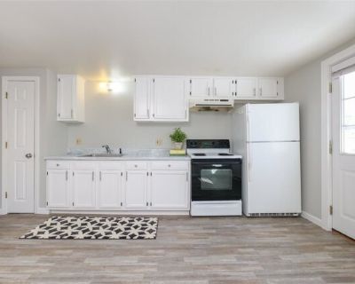 3 Beechwood St. Available December 1st, PLEASE READ ENTIRE LISTING DESCRIPTION. Short minute walk to downtown Portsmouth this refreshed 2 bedroom rental is south facing with tons of sunlight, this home has hardwood floors and new kitchen/bathroom flooring. Bathroom has been completely updated and newer carpet in the bedrooms. Nice neighborhood setting, with large backyard and off street parking...