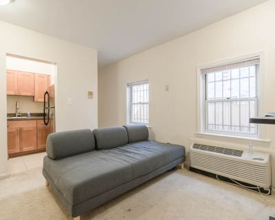 1 Bedroom 1BA Apartment For Rent in Alexandria, VA