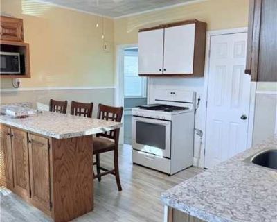 2 Bedroom 1BA 850 ft Apartment For Rent in North Providence, RI