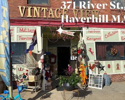 *VINTAGE VIEW Multi-Dealer Shop and Consignment Emporium. OPEN 11:30-CLOSED M/W