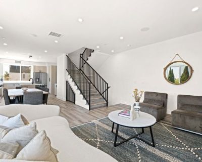 3 Bedroom 3BA 2200 ft Apartment For Rent in Los Angeles, CA