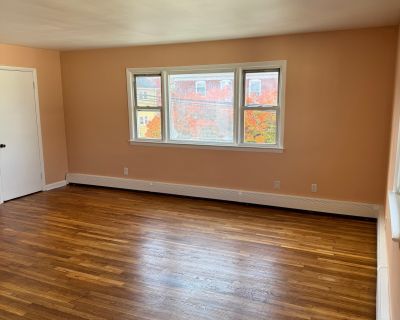 71 Virgil Street. Spacious 3 bedroom upper level unit with beautiful hardwood floors throughout. Walking distance to downtown, grocery stores, beautiful park and Stamford Hospital. Eat-in kitchen with refrigerator and gas stove/range. Off street assigned parking space.. 3 Bedroom. 1 Bathroom. 1200 ft