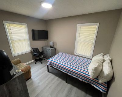 $599 per month room to rent in Gladstone