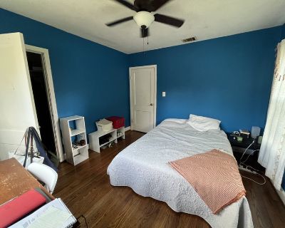 Total rooms: 3. Deposit: $0.00 * Utilities included?: No * Fees apply?: No. References are not required. Non-smoking. Furnishings: Furnished * Parking: Yes * Garage: No * Yard/patio: No * Balcony/roof terrace: No * Disabled access: No * Living room: No * Broadband included: Yes. Availability Available Now Minimum term None Maximum term None. Room is available now and the current lease term is t...