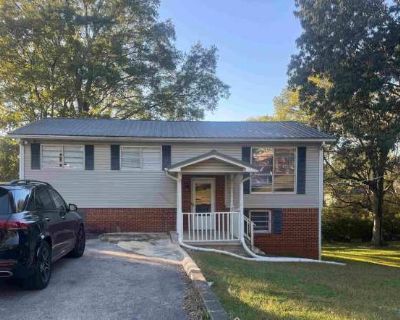 5 Bedroom 2BA 1900 ft Apartment For Rent in Huntsville, AL