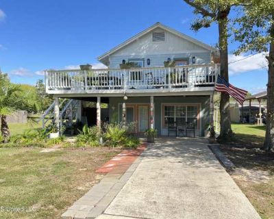 2 Bedroom 1BA 640 ft Furnished Apartment For Rent in Waveland, MS