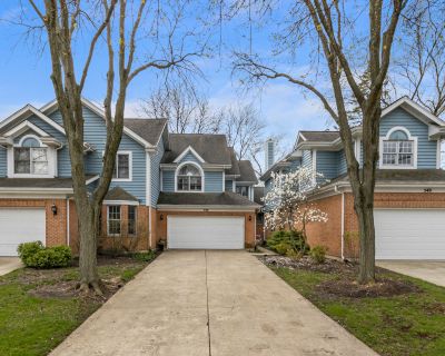 3 Bedroom 3BA 2918 ft Townhouse For Sale in Wheaton, IL
