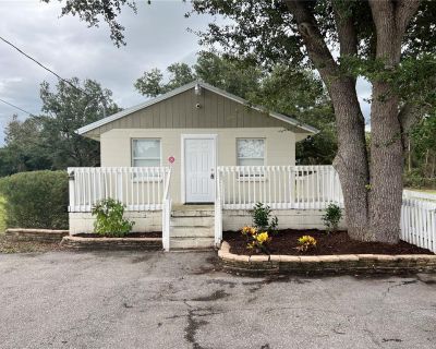 1 Bedroom 400 ft Studio For Rent in Punta Gorda, FL