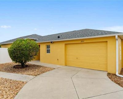 3 Bedroom 2BA 1398 ft Single Family Home For Sale in THE VILLAGES, FL