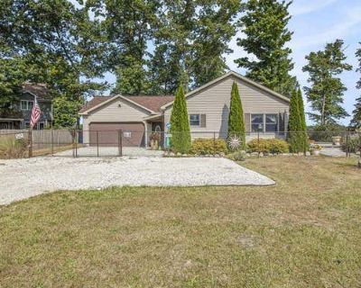 2 Bedroom 2BA 1200 ft Single Family Home For Sale in MANISTEE, MI