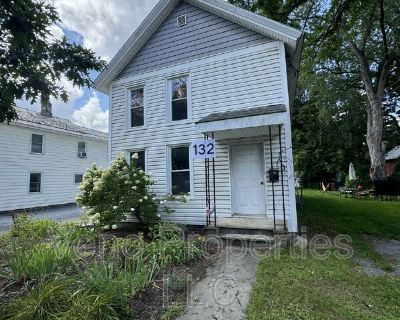 2 Bedroom 1BA 750 ft Pet-Friendly Condo For Rent in Glens Falls, NY