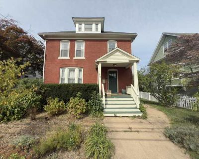 3 Bedroom 1.5BA 1355 ft Pet-Friendly Apartment For Rent in New Haven County, CT